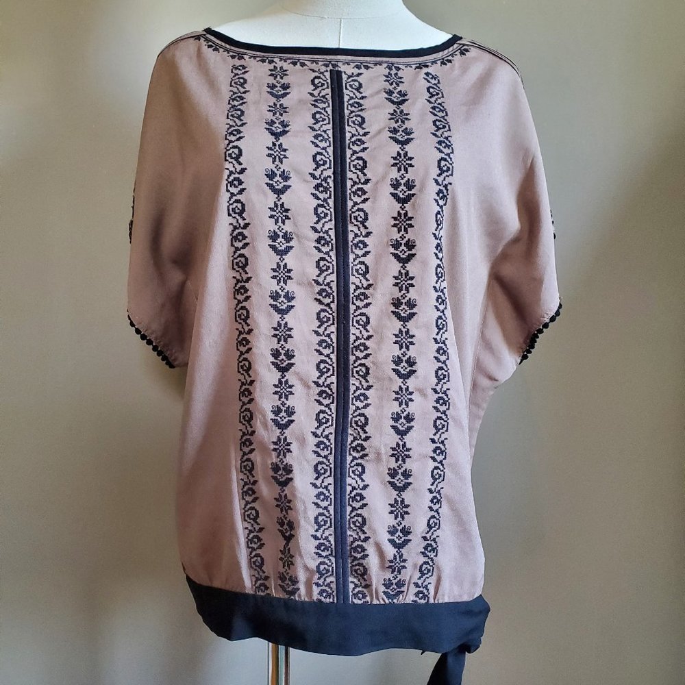 Pleione short sleeve embroidered top Small